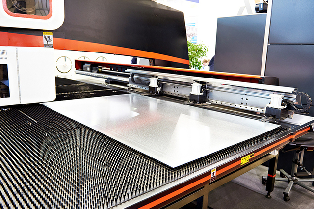 Coordinate-turret-punch-press